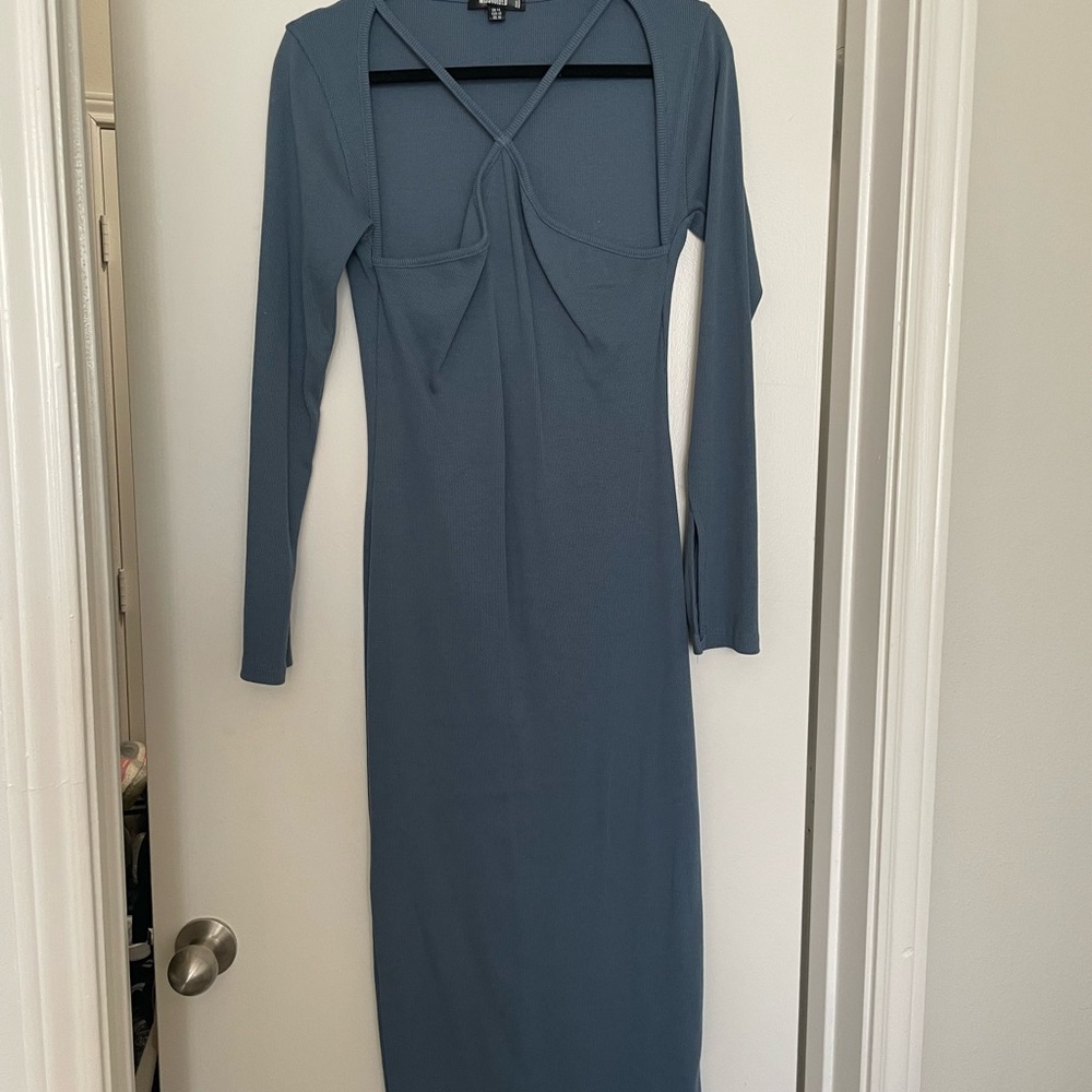 Long sleeve dress. Very flattering. Enhances curves